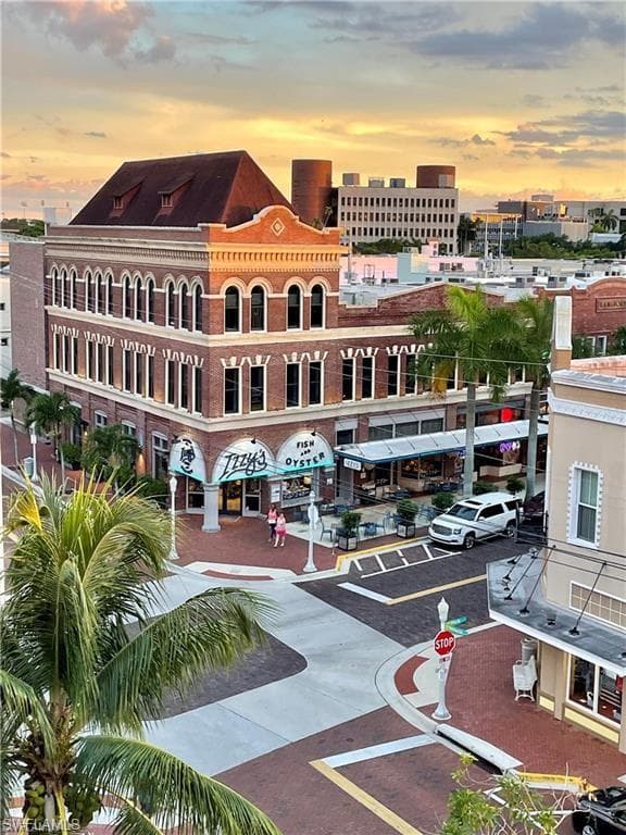 2260 1st ST # 204, FORT MYERS FL 33901-38