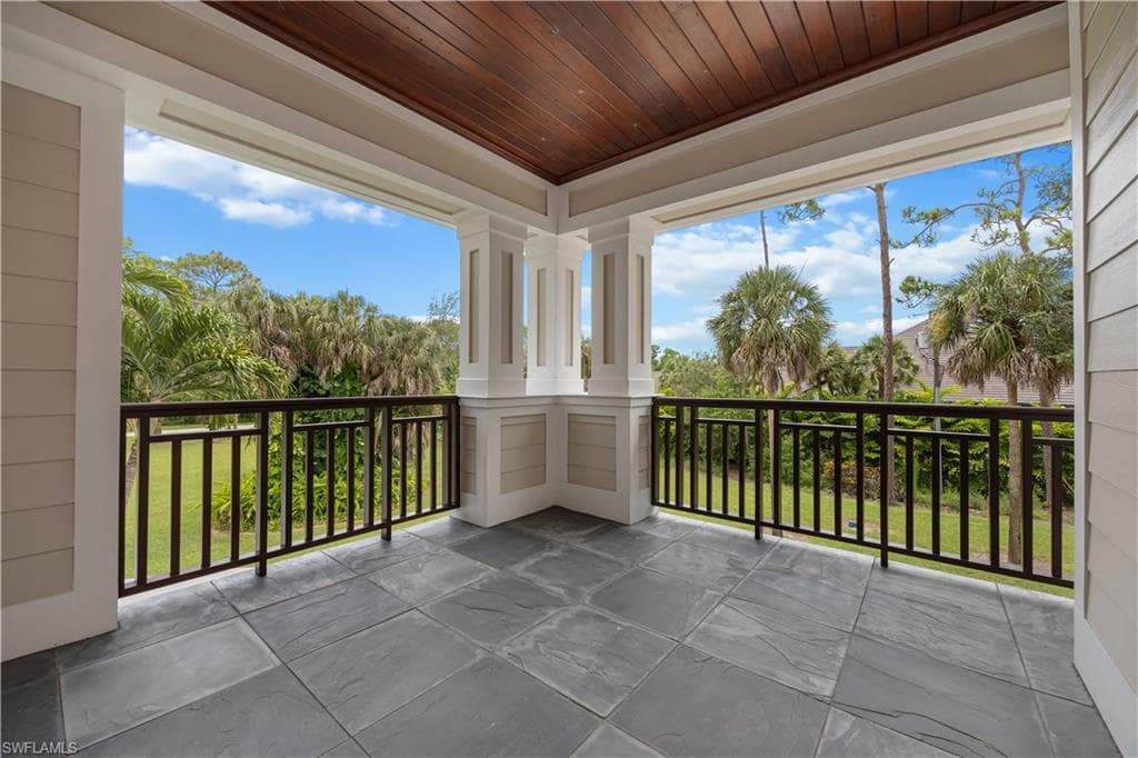 2263 Coach House LN, NAPLES FL 34105-35