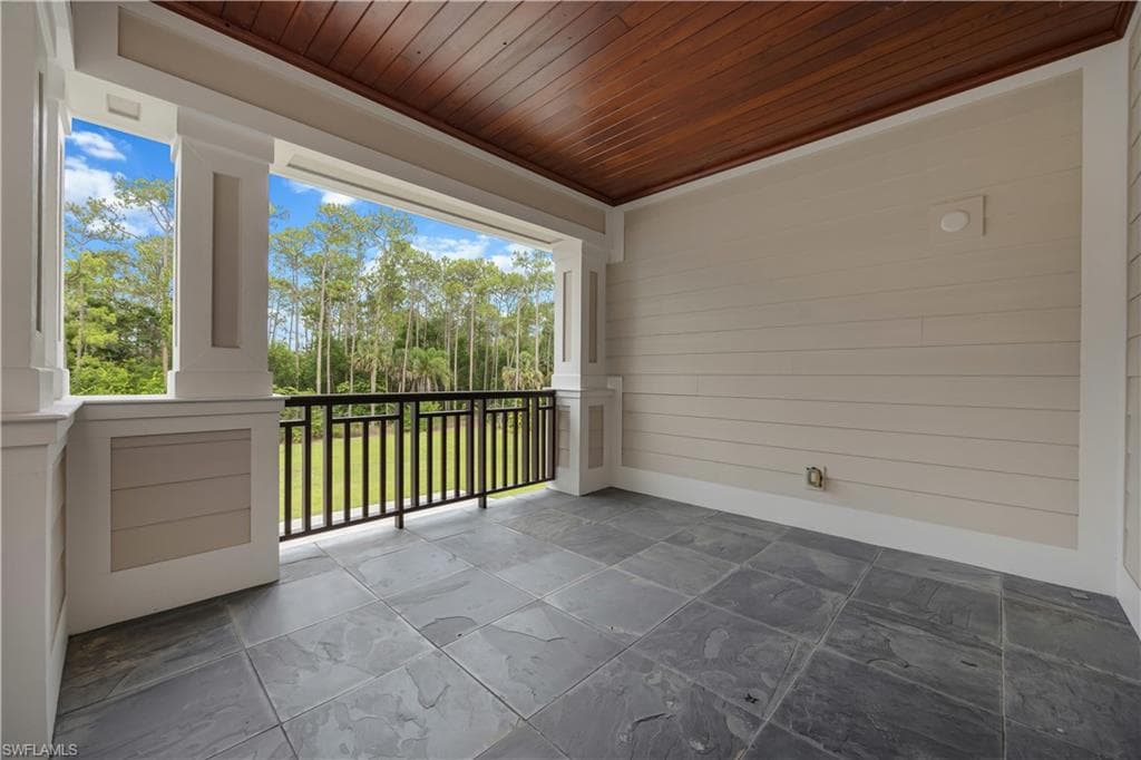 2263 Coach House LN, NAPLES FL 34105-31