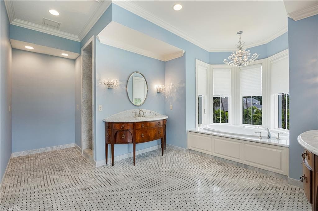 2263 Coach House LN, NAPLES FL 34105-33