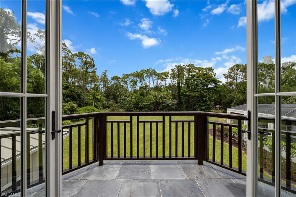 2263 Coach House LN, NAPLES FL 34105-30