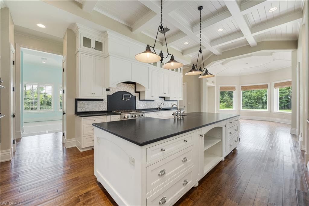 2263 Coach House LN, NAPLES FL 34105-20