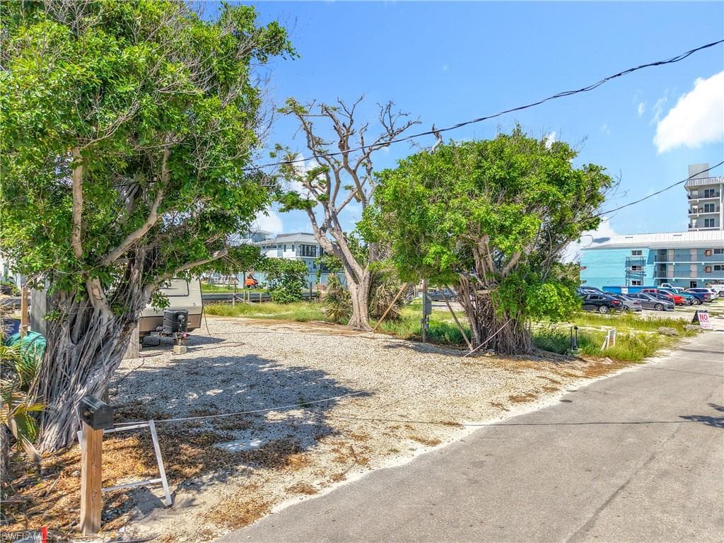 1339 Santos RD, FORT MYERS BEACH FL 33931-19