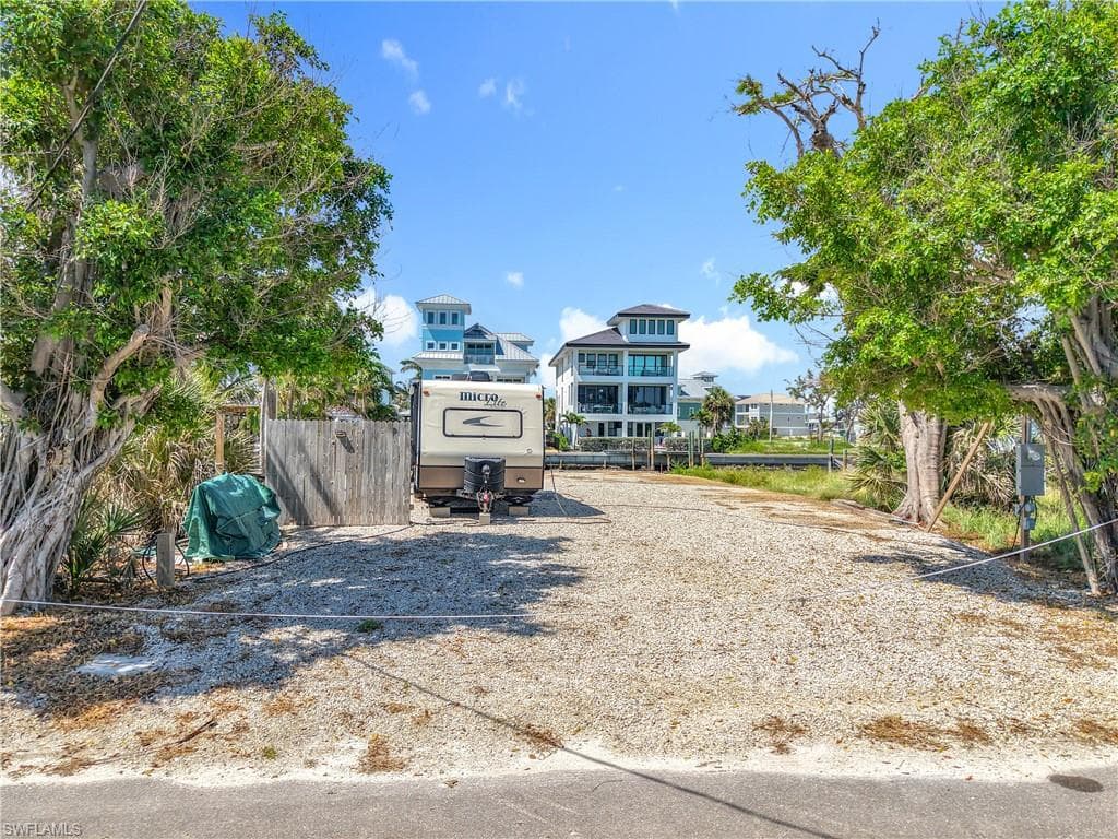 1339 Santos RD, FORT MYERS BEACH FL 33931-20