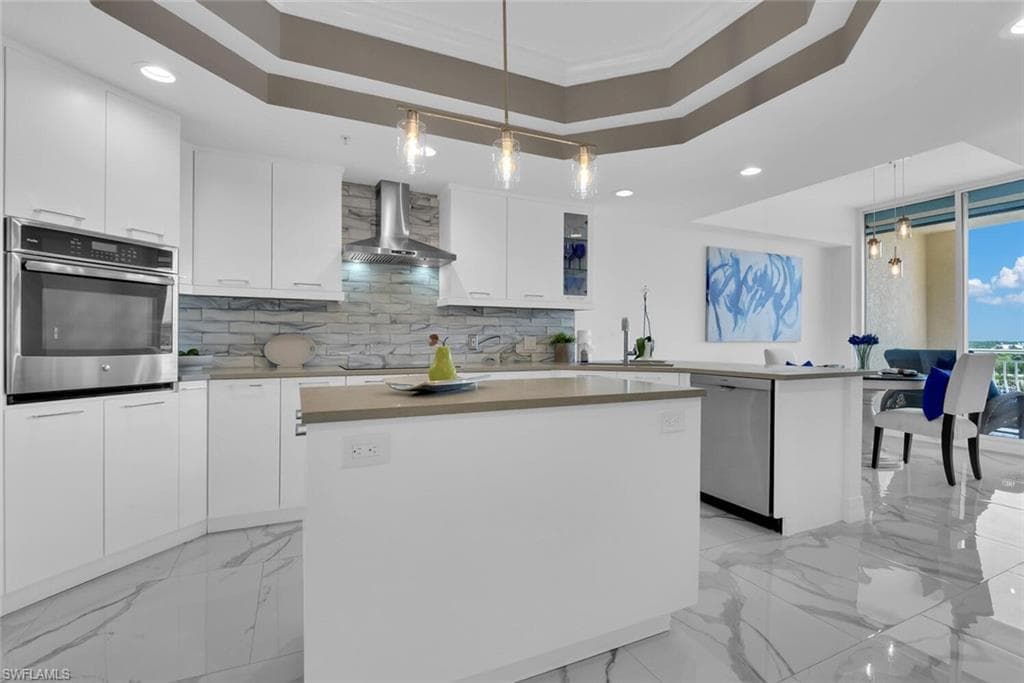 435 Dockside DR # B702, NAPLES FL 34110-8