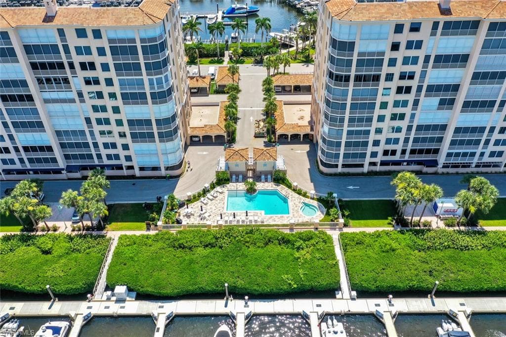 435 Dockside DR # B702, NAPLES FL 34110-28