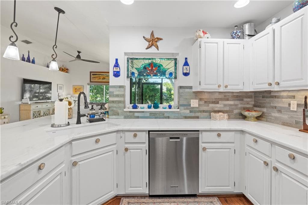 9967 Country Oaks DR, FORT MYERS FL 33967-2