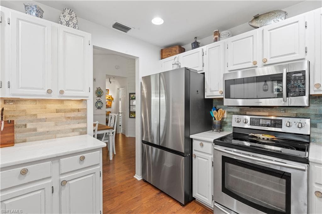 9967 Country Oaks DR, FORT MYERS FL 33967-20