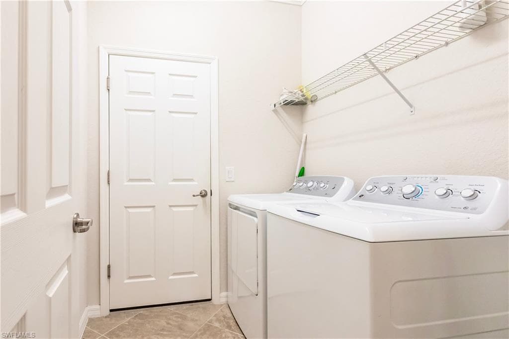 1403 Oceania DR S, NAPLES FL 34113-25