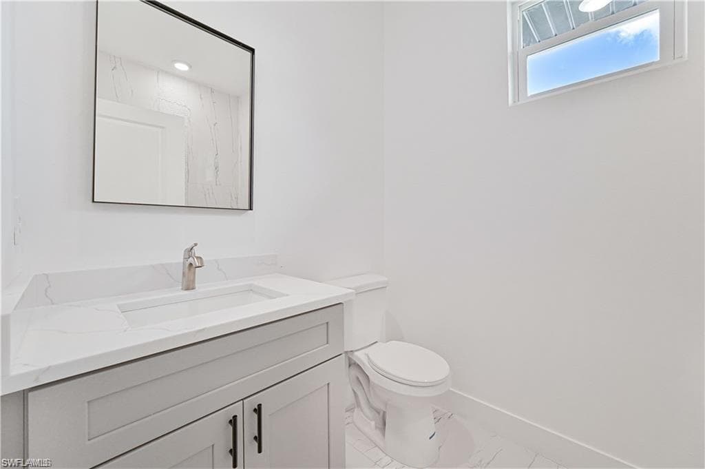 2045 Carver AVE, FORT MYERS FL 33916-22