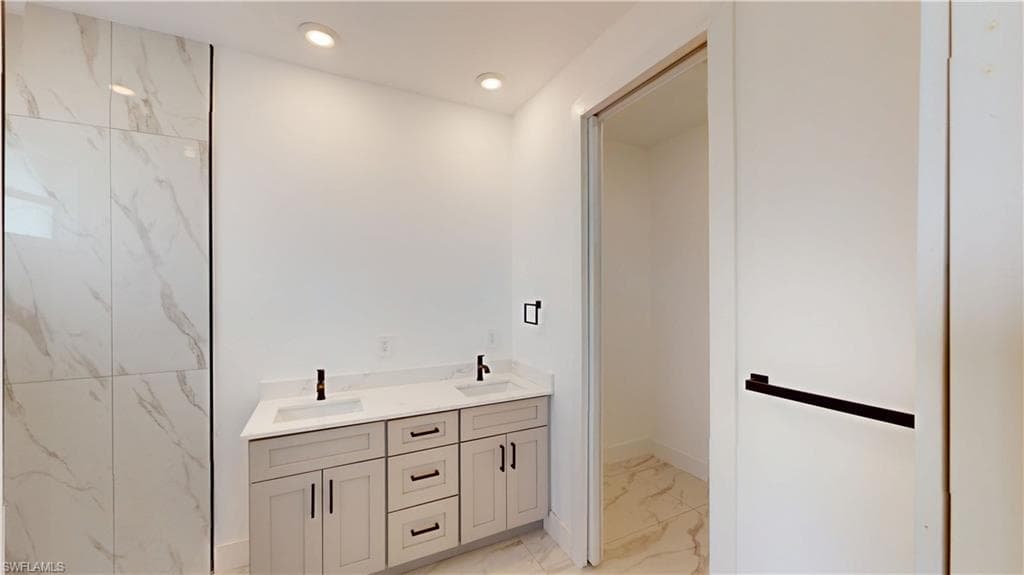 2045 Carver AVE, FORT MYERS FL 33916-42