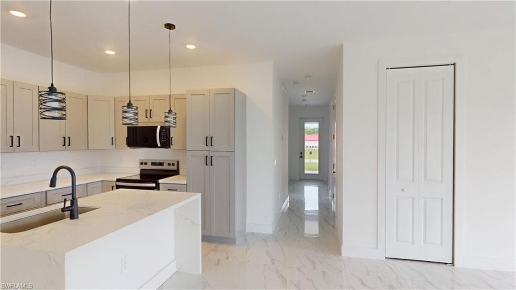 2045 Carver AVE, FORT MYERS FL 33916-2