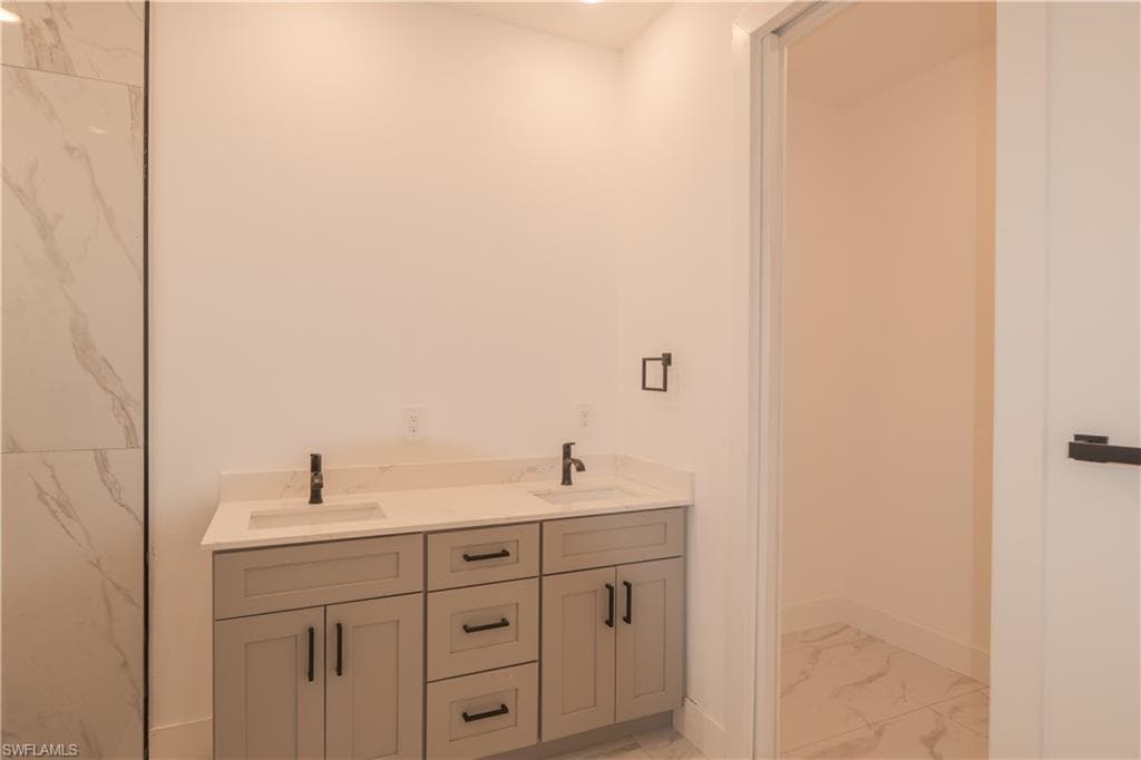 2045 Carver AVE, FORT MYERS FL 33916-37