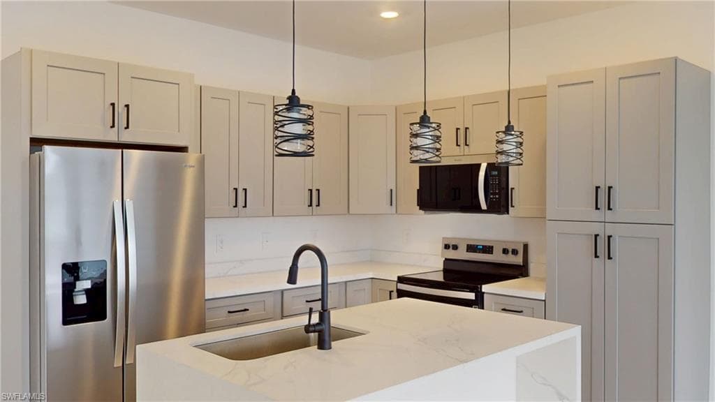 2045 Carver AVE, FORT MYERS FL 33916-3