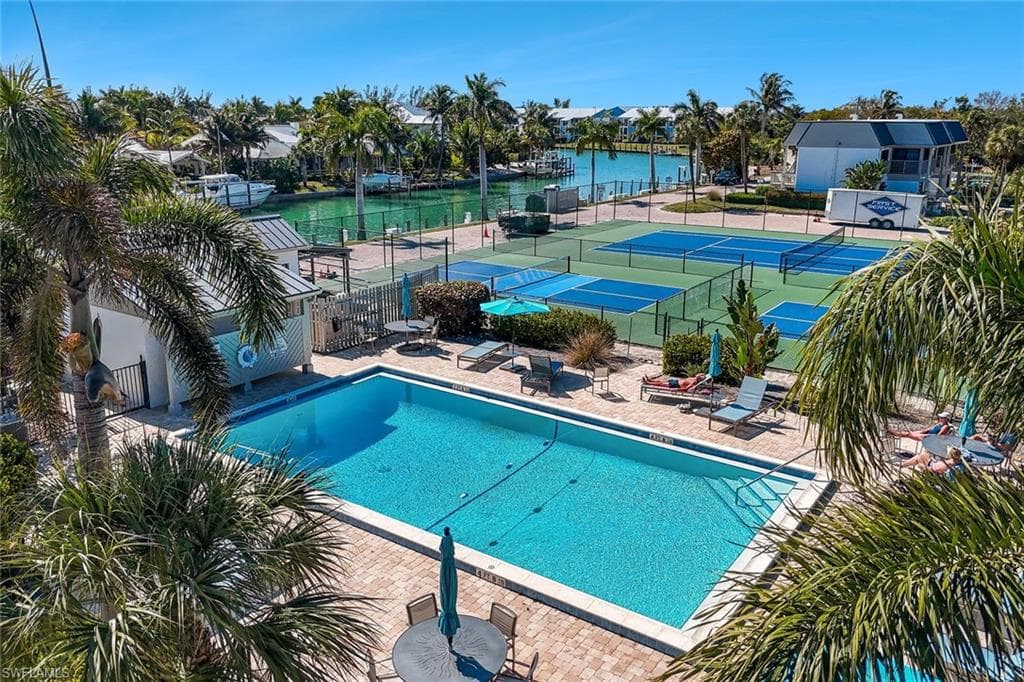 760 Sextant DR # 321, SANIBEL FL 33957-32