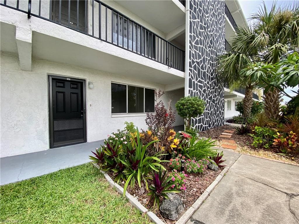 4906 Victoria DR # 107, CAPE CORAL FL 33904-26
