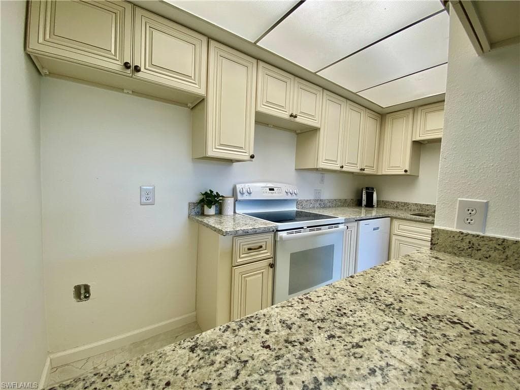 4906 Victoria DR # 107, CAPE CORAL FL 33904-15