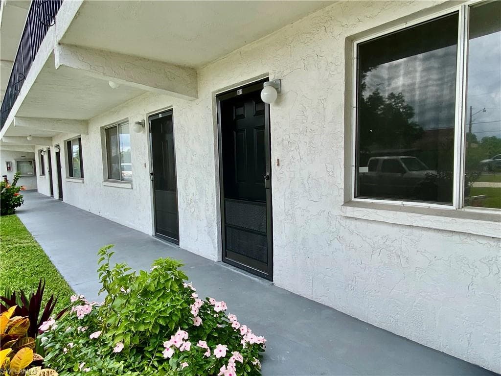 4906 Victoria DR # 107, CAPE CORAL FL 33904-27
