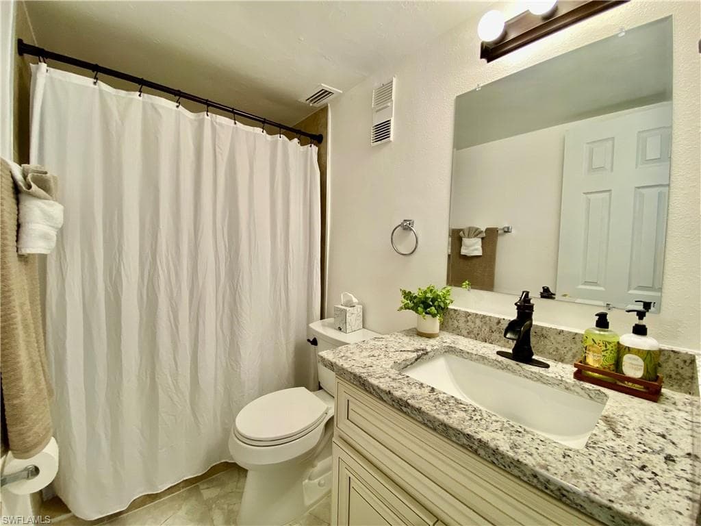 4906 Victoria DR # 107, CAPE CORAL FL 33904-8