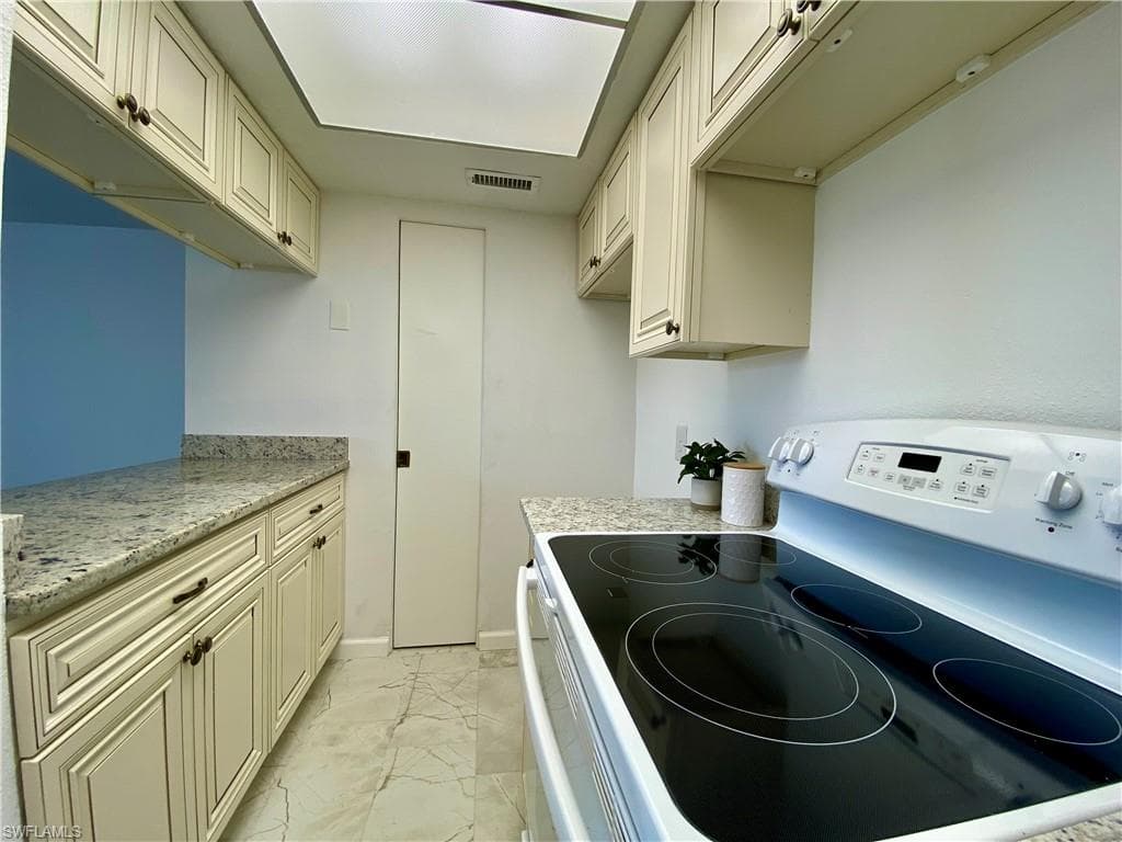 4906 Victoria DR # 107, CAPE CORAL FL 33904-17