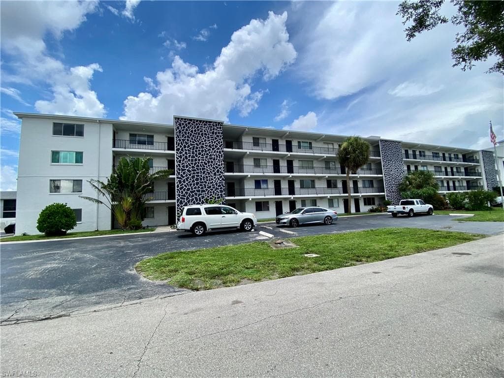 4906 Victoria DR # 107, CAPE CORAL FL 33904-34