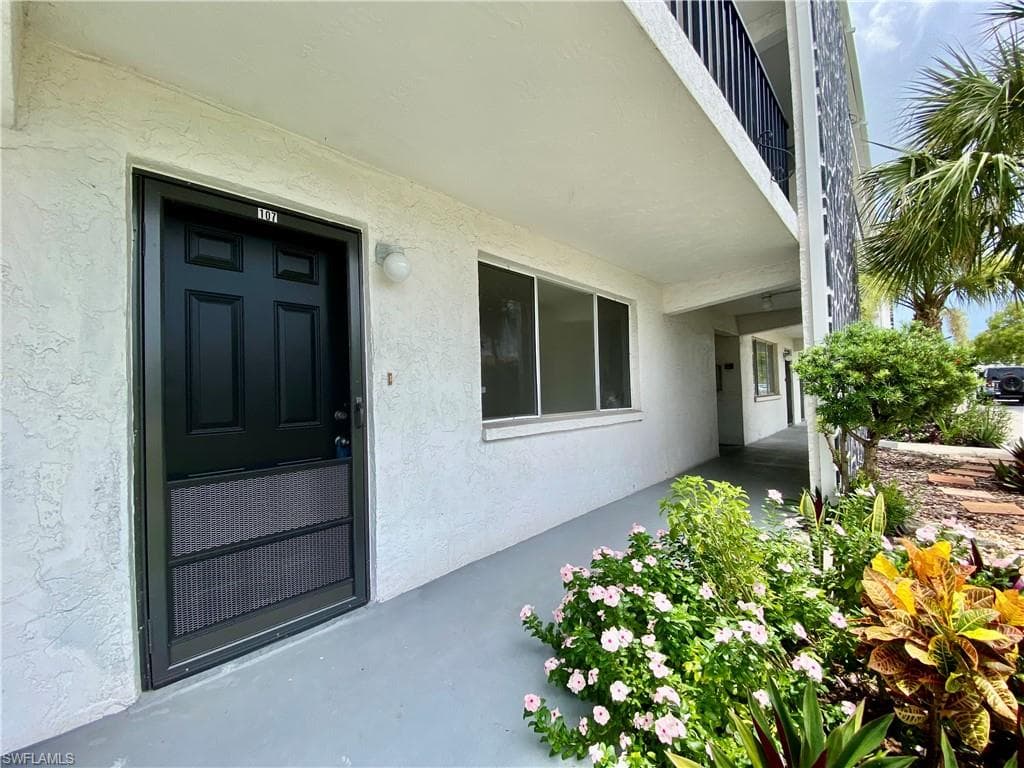 4906 Victoria DR # 107, CAPE CORAL FL 33904-3