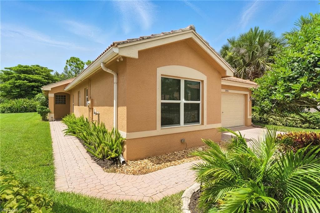 2085 Painted Palm DR, NAPLES FL 34119-1
