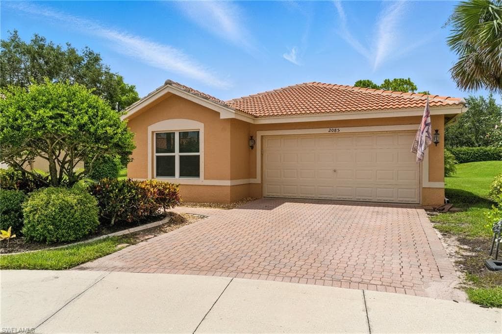 2085 Painted Palm DR, NAPLES FL 34119-2