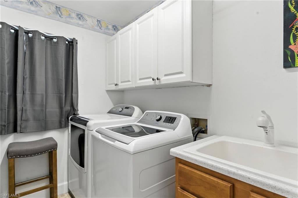 2085 Painted Palm DR, NAPLES FL 34119-28