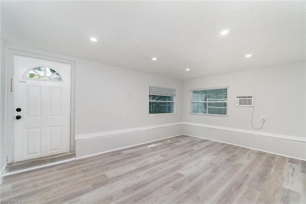 319 Arlington AVE, FORT MYERS FL 33905-16