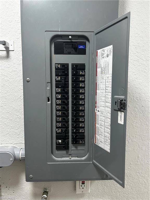 319 Arlington AVE, FORT MYERS FL 33905-36