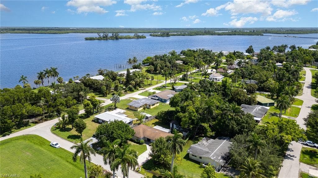 319 Arlington AVE, FORT MYERS FL 33905-30