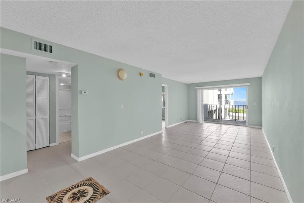 2885 Palm Beach BLVD # 101, FORT MYERS FL 33916-4