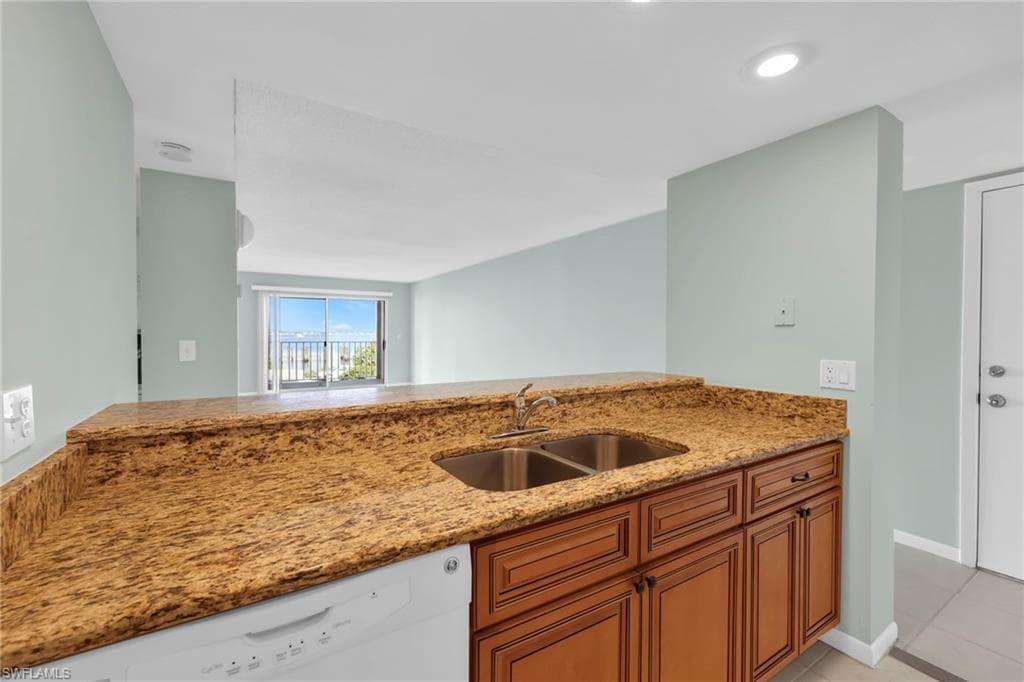 2885 Palm Beach BLVD # 101, FORT MYERS FL 33916-10