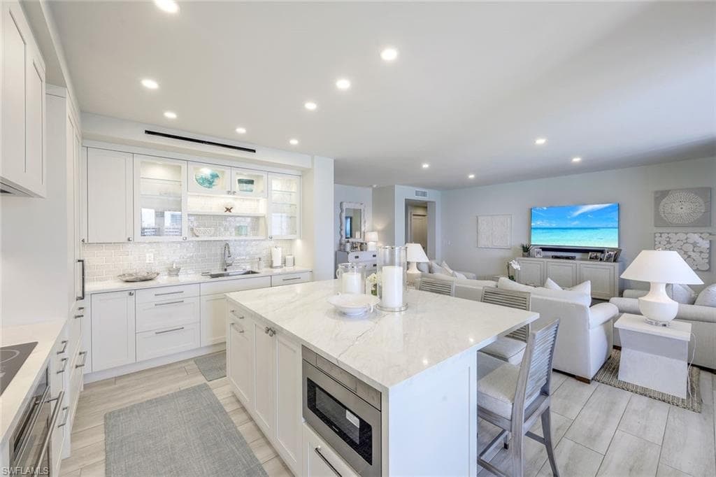 4051 Gulf Shore BLVD N, NAPLES FL 34103-9