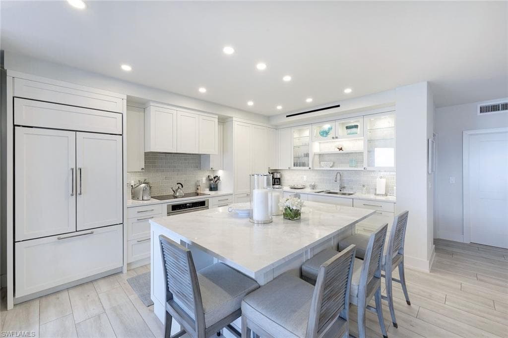 4051 Gulf Shore BLVD N, NAPLES FL 34103-7