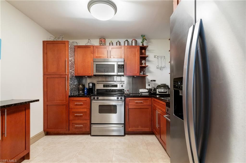 214 Poinciana Dr # 204, MIAMI BEACH FL 33160-9