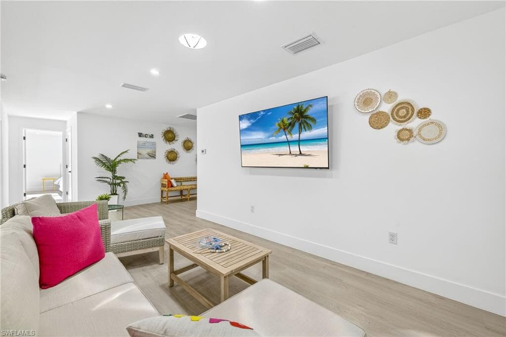 1105 Skiff PL, SANIBEL FL 33957-12