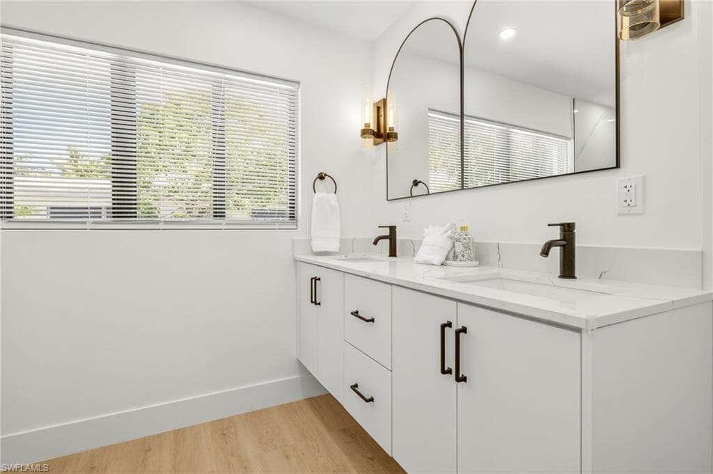 1105 Skiff PL, SANIBEL FL 33957-15