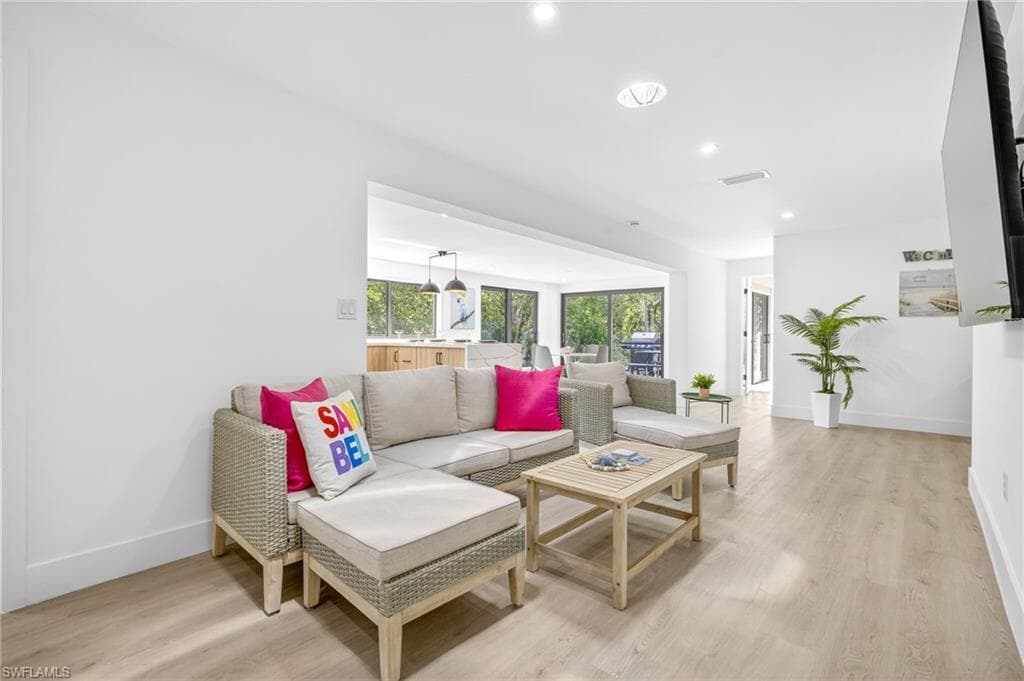 1105 Skiff PL, SANIBEL FL 33957-11