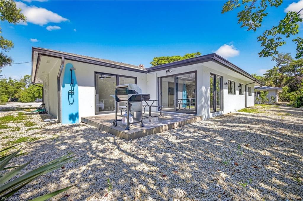 1105 Skiff PL, SANIBEL FL 33957-25