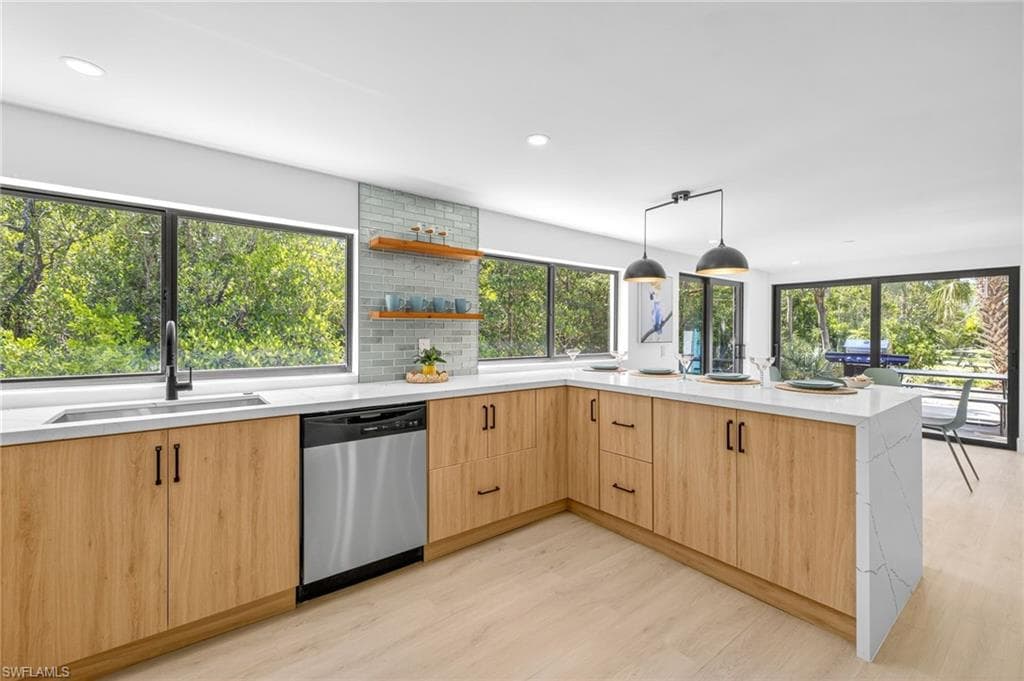 1105 Skiff PL, SANIBEL FL 33957-9