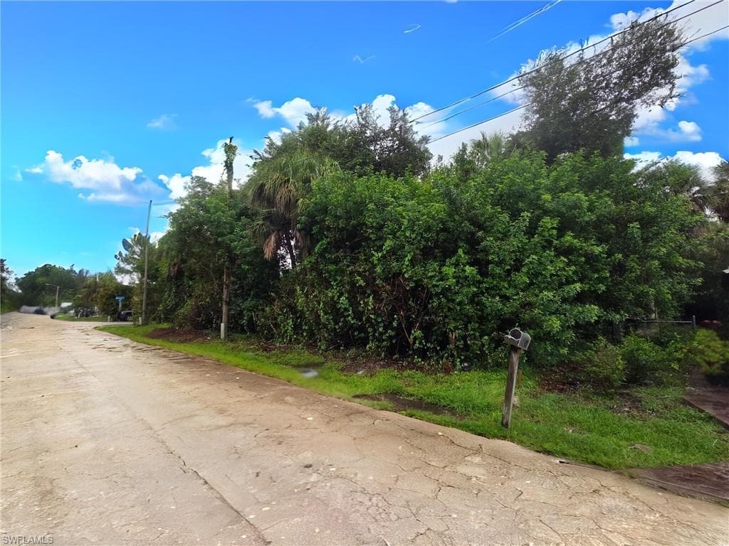 524 Santa Cruz ST, NORTH FORT MYERS FL 33903-1