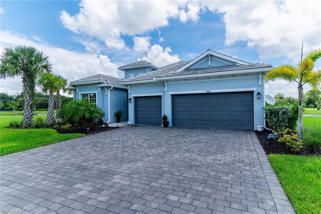 17190 Serengeti CIR, ALVA FL 33920-1