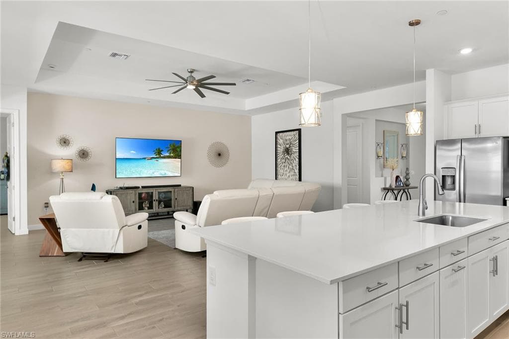 17190 Serengeti CIR, ALVA FL 33920-8