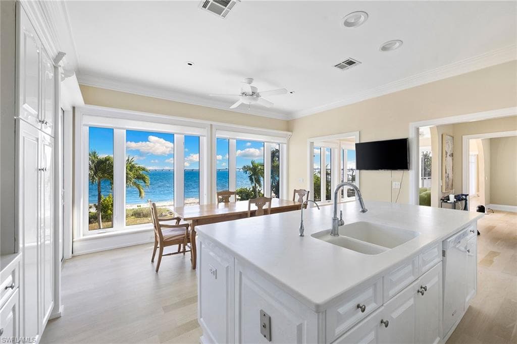 1069 Bird LN, SANIBEL FL 33957-8