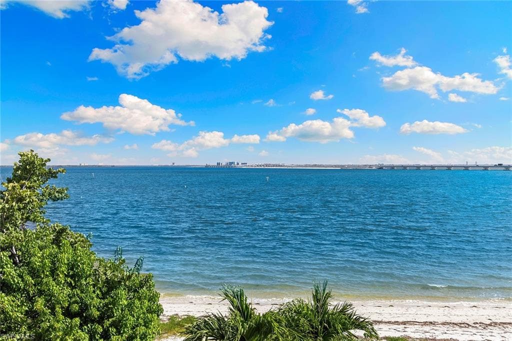 1069 Bird LN, SANIBEL FL 33957-37