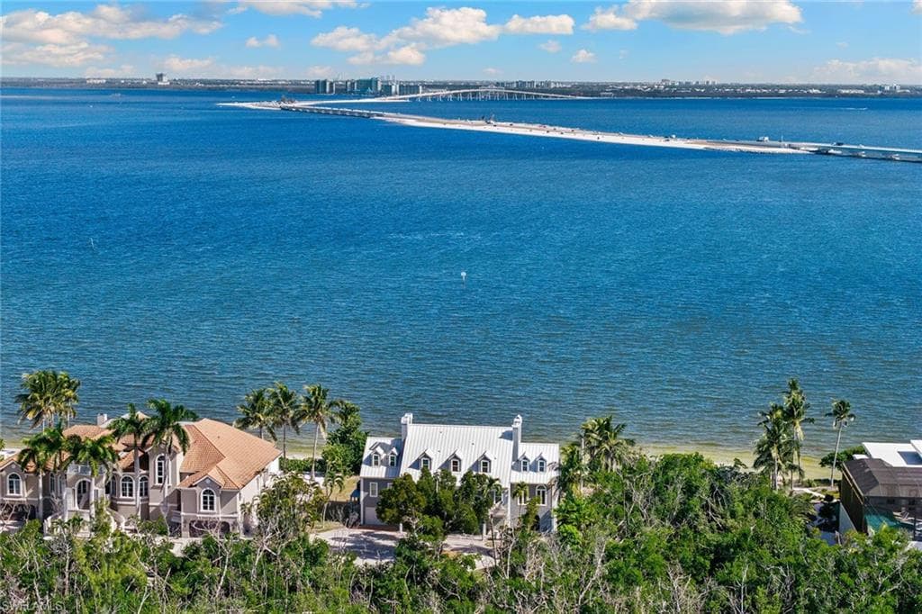 1069 Bird LN, SANIBEL FL 33957-39