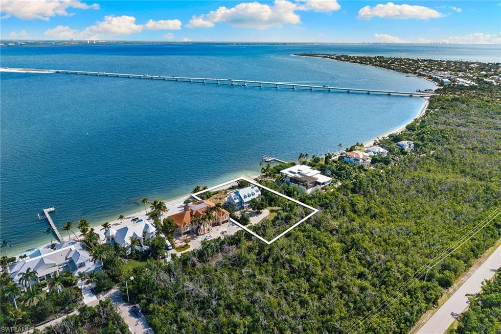 1069 Bird LN, SANIBEL FL 33957-3