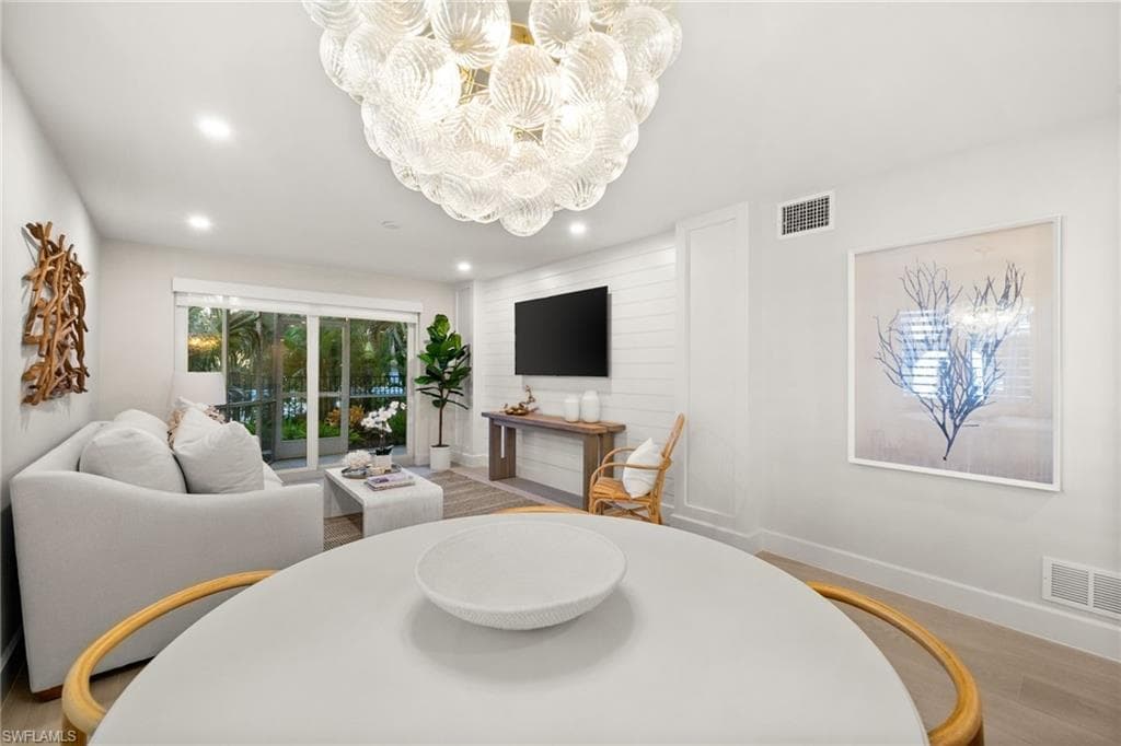 1300 Gulf Shore BLVD N # 109, NAPLES FL 34102-12